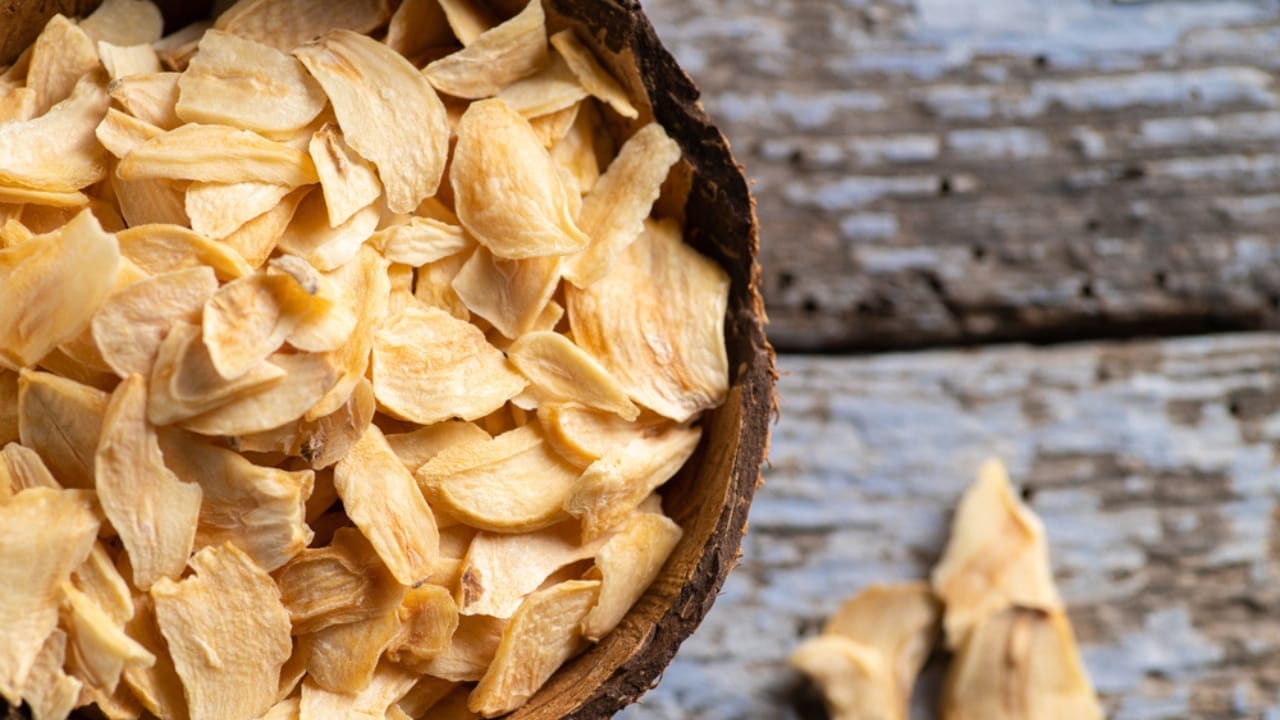 Stock Your Pantry with These 18 Foods To Dehydrate for Emergency Storage 17 Stock Your Pantry with These 18 Foods To Dehydrate for Emergency Storage - dehydrated garlic ss1956320326