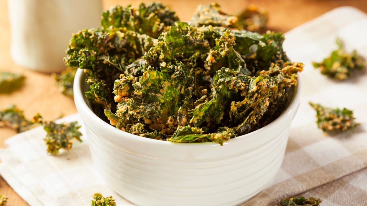 Stock Your Pantry with These 18 Foods To Dehydrate for Emergency Storage 18 Stock Your Pantry with These 18 Foods To Dehydrate for Emergency Storage - dehydrated kale dp54581545