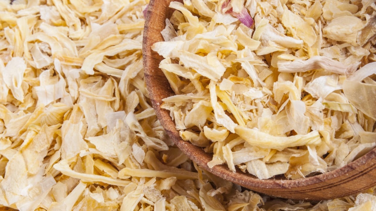 Stock Your Pantry with These 18 Foods To Dehydrate for Emergency Storage 8 Stock Your Pantry with These 18 Foods To Dehydrate for Emergency Storage - dehydrated onion dp47577991