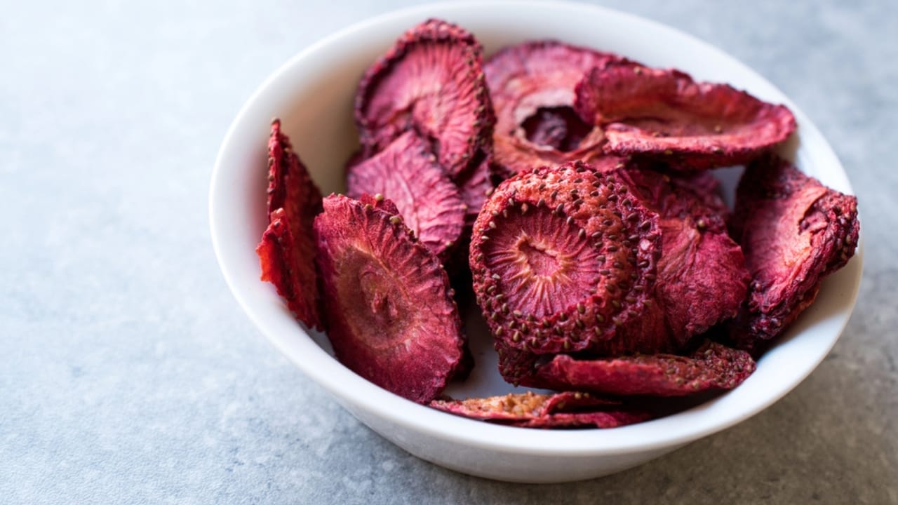 Stock Your Pantry with These 18 Foods To Dehydrate for Emergency Storage 15 Stock Your Pantry with These 18 Foods To Dehydrate for Emergency Storage - dehydrated strawberries dp196595186