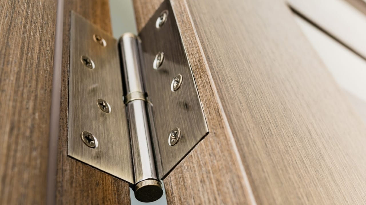 10 Times WD-40 Does More Harm Than Good 2 10 Times WD-40 Does More Harm Than Good - door hinge ss2417682595