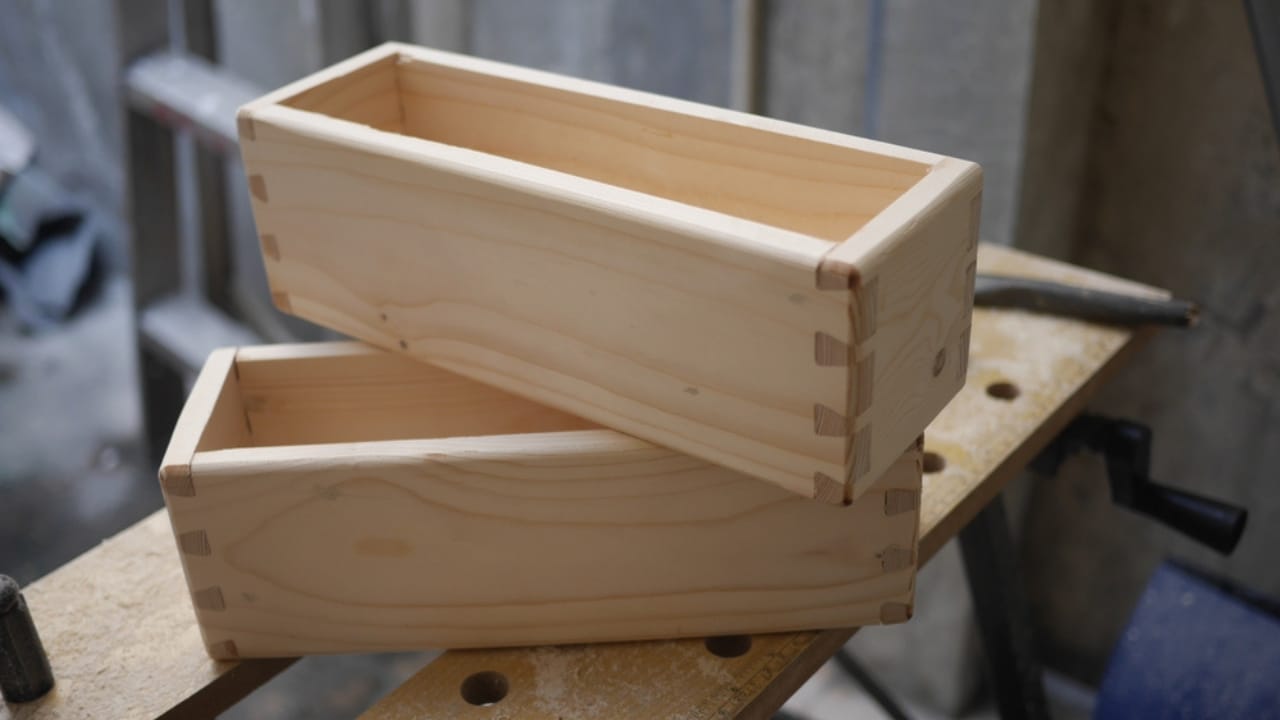 15 Signs You’ve Found a High-Quality Gem at the Thrift Store 5 15 Signs You’ve Found a High-Quality Gem at the Thrift Store - dovetail joints furniture ss1214427838