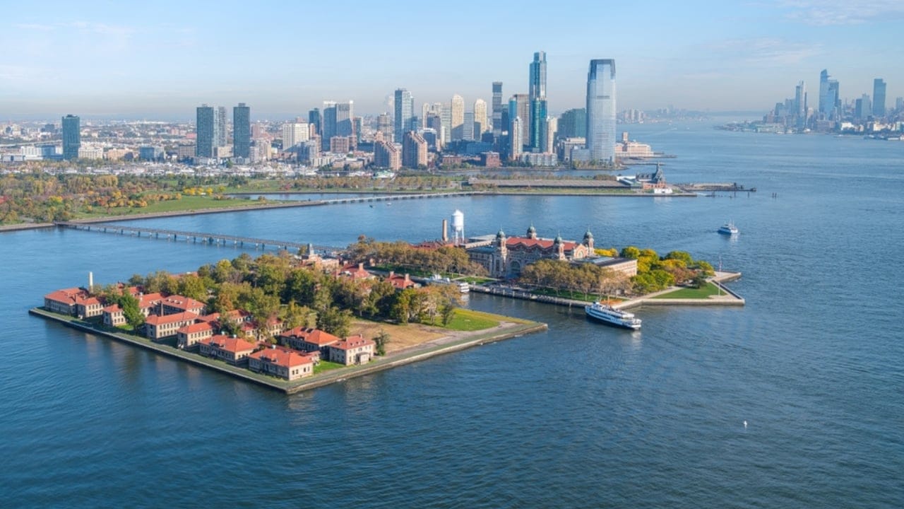 15 Historic U.S. Sites Every History Buff Should Visit 11 15 Historic U.S. Sites Every History Buff Should Visit - ellis island ss2398641603