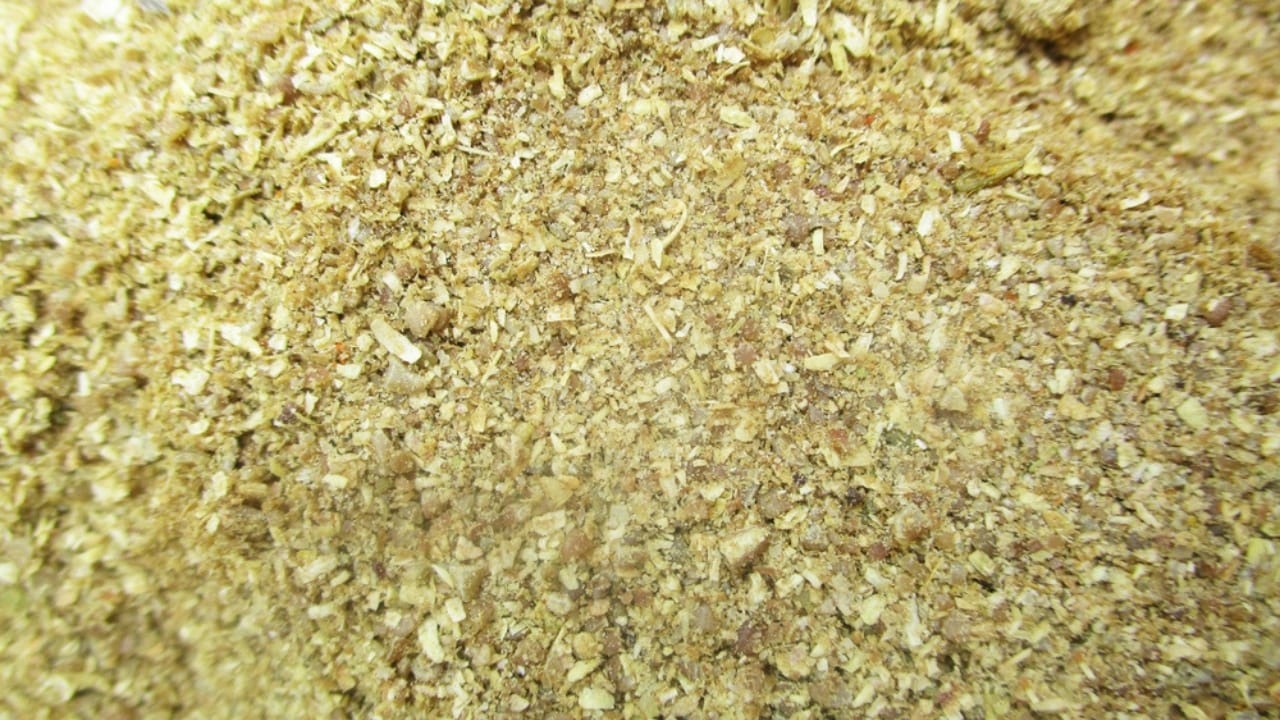 18 DIY Chicken Feed Ideas to Boost Egg Nutrition — No Store-Bought Feed Needed 7 18 DIY Chicken Feed Ideas to Boost Egg Nutrition — No Store-Bought Feed Needed - fermented chicken feed dp206041260