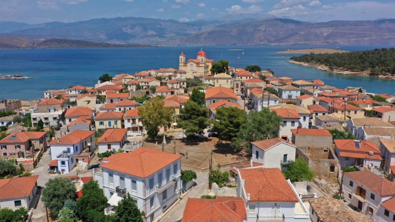 Avoid the Crowds in These 13 Charming Greek Cities 12 Avoid the Crowds in These 13 Charming Greek Cities -