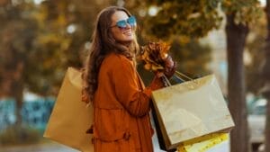 10 Smart Shopping Finds to Snag This October 1 10 Smart Shopping Finds to Snag This October - girl shopping ss2376671905