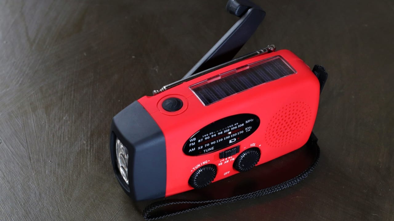 15 Supplies to Help You Survive & Thrive in Case of a Collapse - hand cranked or battery operated radio ss1705516567