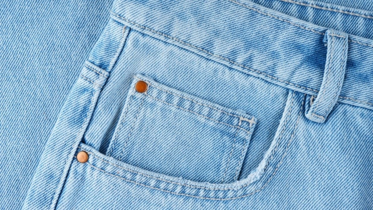 15 Signs You’ve Found a High-Quality Gem at the Thrift Store 12 15 Signs You’ve Found a High-Quality Gem at the Thrift Store - jeans pocket ss2472127949