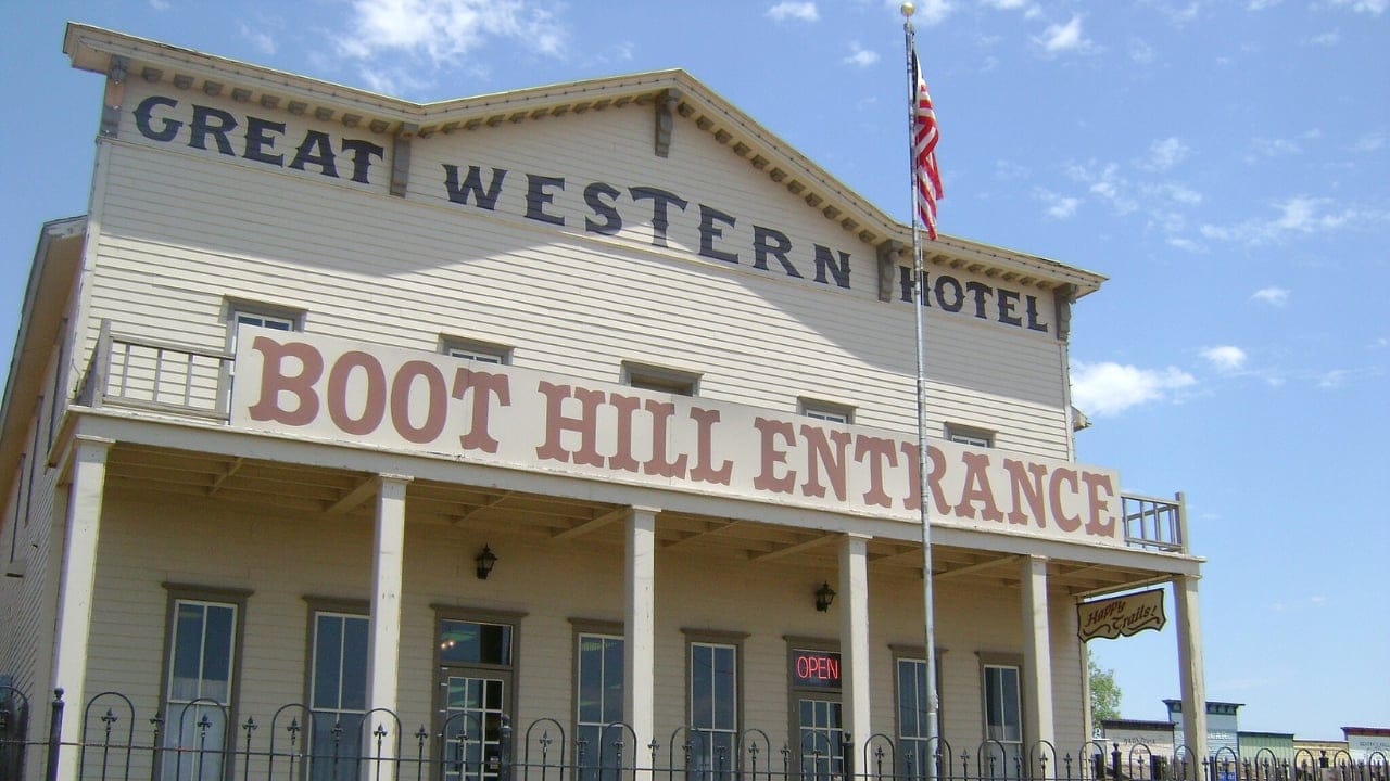 15 States That Embody the Spirit of Cowboys & the Old West - kansas cowboy wc