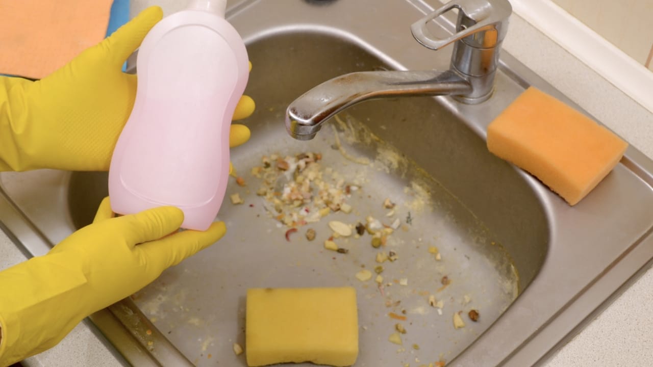 15 Natural Cleaning Recipes That Rival Chemical Products - kitchen debris sink ss1506545486