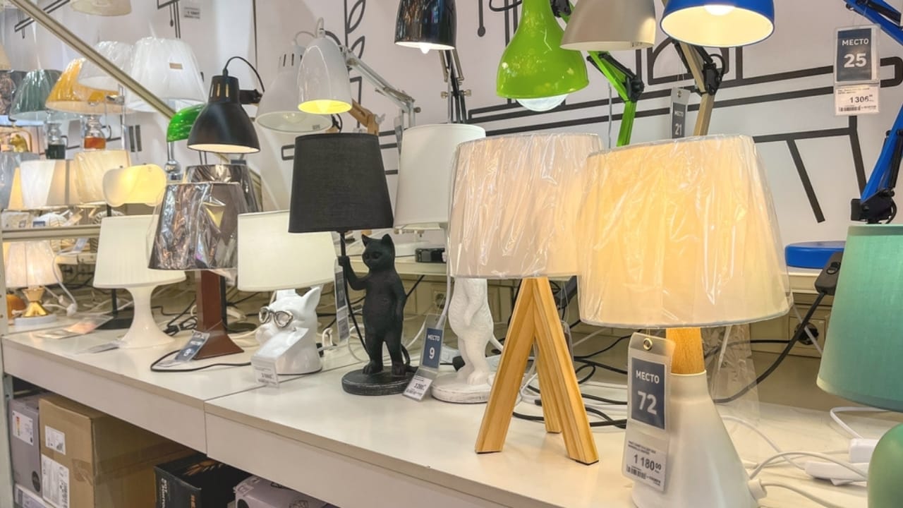 The “10-Year Rule” to Avoid Bad Decor Buys, Designer Says 9 The “10-Year Rule” to Avoid Bad Decor Buys, Designer Says - lamp ss2507401605