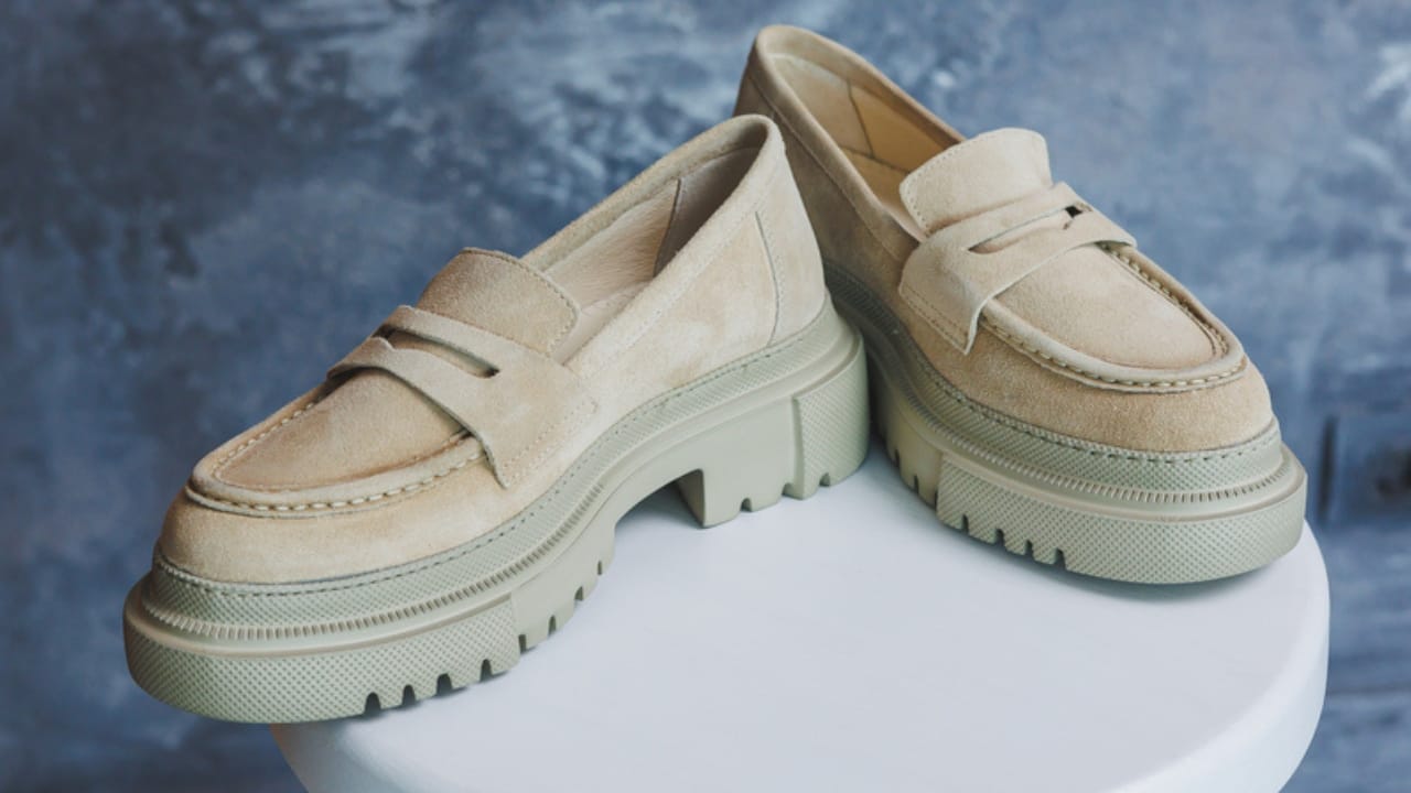 Millennial Minimalism: 15 Things to Let Go of in Your 30s 16 Millennial Minimalism: 15 Things to Let Go of in Your 30s - loafer dp569234694