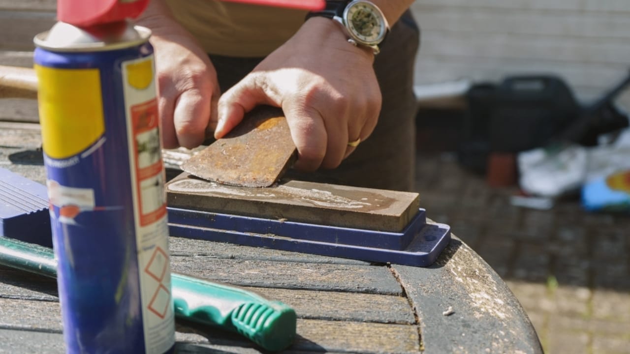 The Bushcrafter's Guide to Sharpening an Axe by Hand 4 The Bushcrafter's Guide to Sharpening an Axe by Hand -