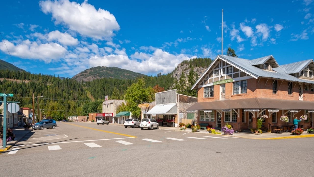 Want Mountain Living on a Budget? These 12 Towns Deliver 11 Want Mountain Living on a Budget? These 12 Towns Deliver - metaline falls washington ss2045726855