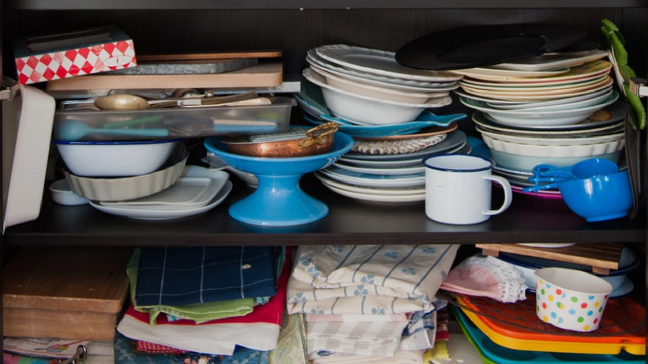 The 15 Donations Thrift Stores Secretly Wish You’d Stop Making 8 The 15 Donations Thrift Stores Secretly Wish You’d Stop Making - mismatched items ss1735641191