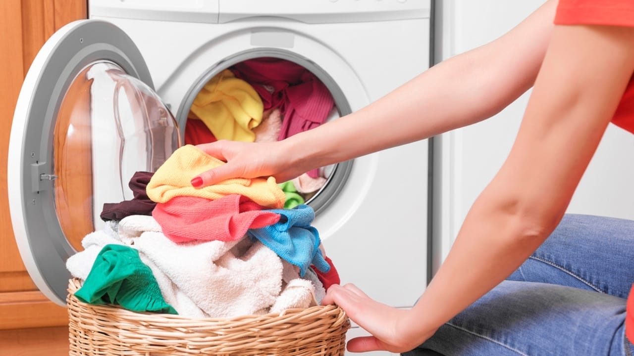10 Common Mistakes You're Probably Making When Washing Your Towels 9 10 Common Mistakes You're Probably Making When Washing Your Towels -
