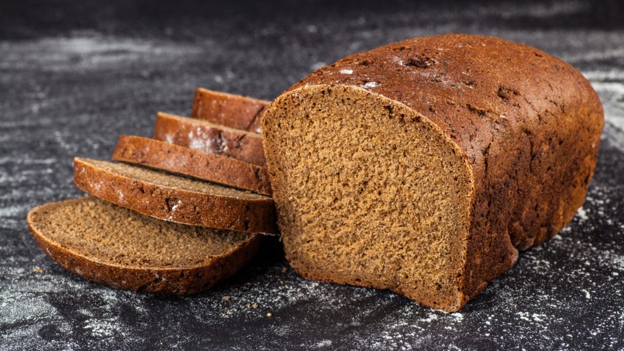 16 Modern Twists on Grandma's Classic Recipes You'll Love 9 16 Modern Twists on Grandma's Classic Recipes You'll Love - molasses bread dp59988135