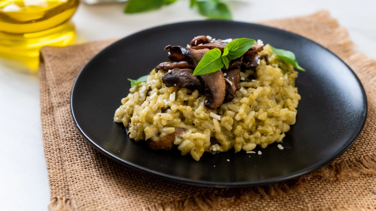 23 No-Fuss Dinner Recipes When You Don’t Want to Overthink It 21 23 No-Fuss Dinner Recipes When You Don’t Want to Overthink It - mushroom risotto dp242206990