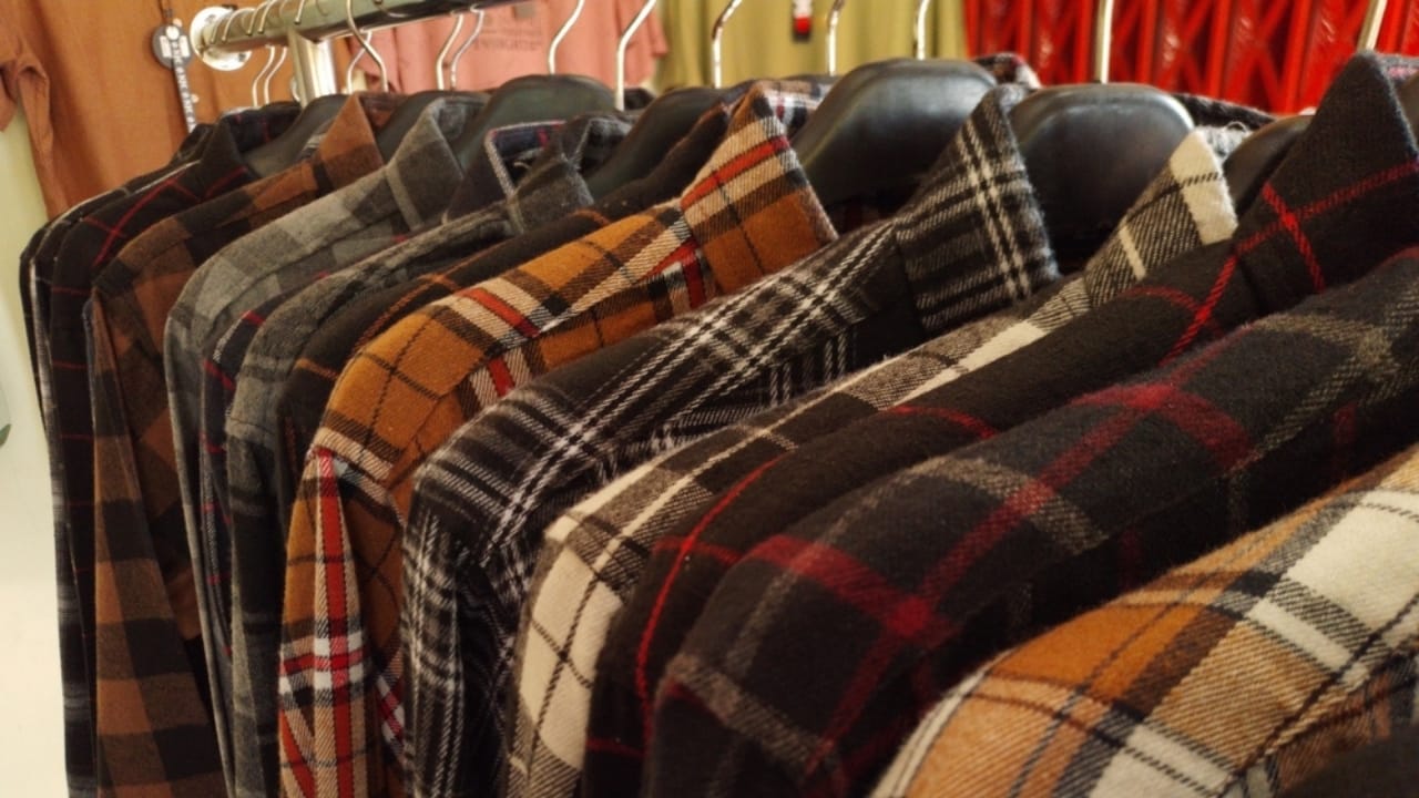 15 Signs You’ve Found a High-Quality Gem at the Thrift Store 6 15 Signs You’ve Found a High-Quality Gem at the Thrift Store - plaids shirt ss2340043879