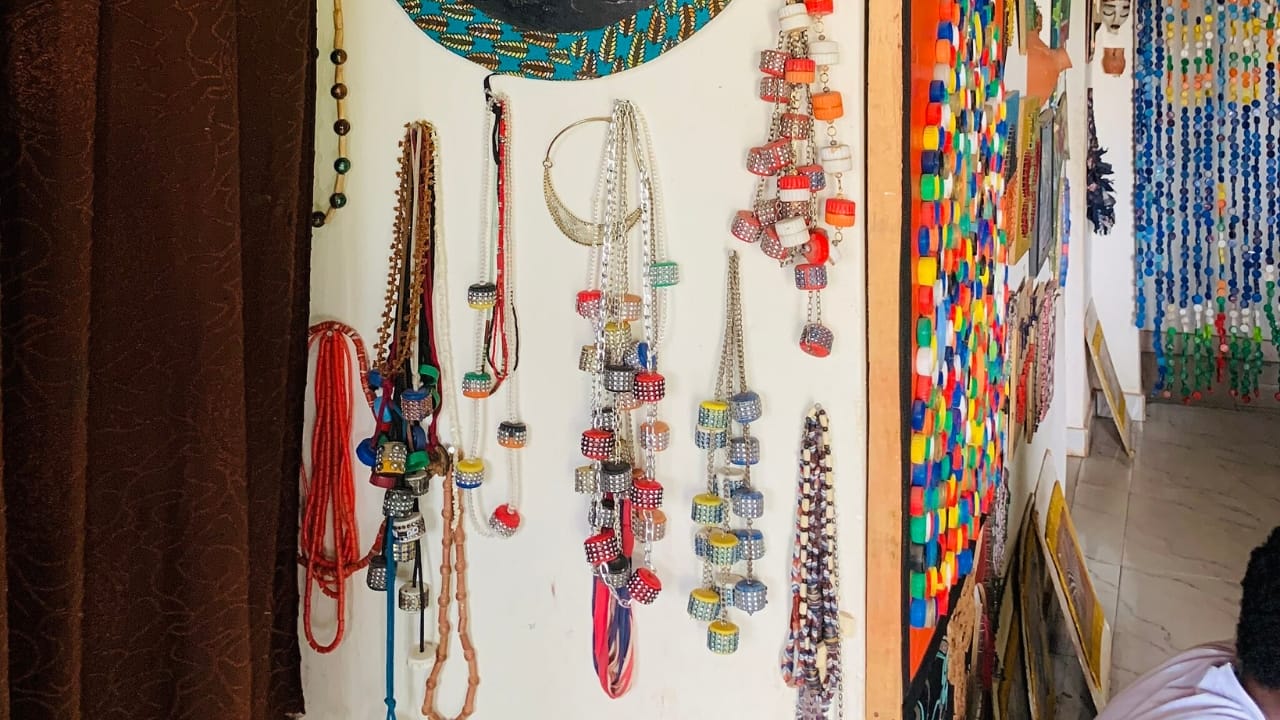 20 Creative Ways to Reuse Plastic Bottles in Your Home, Garden & Crafts - plastic bottle jewelry wc