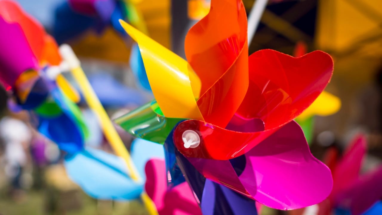 20 Creative Ways to Reuse Plastic Bottles in Your Home, Garden & Crafts 7 20 Creative Ways to Reuse Plastic Bottles in Your Home, Garden & Crafts - plastic bottle spiral dp29240143