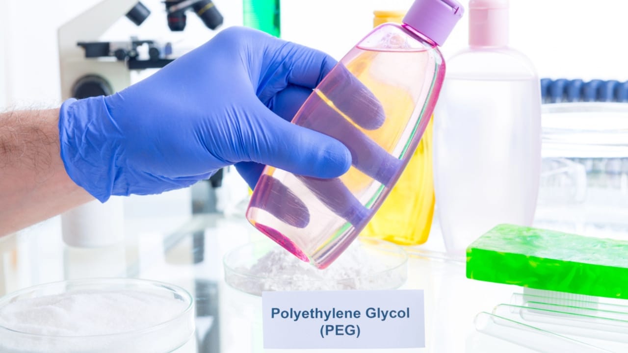 11 Common Shampoo Ingredients Linked to Bald Spots & Thinning Hair 9 11 Common Shampoo Ingredients Linked to Bald Spots & Thinning Hair - polyethylene glycol dp102208468