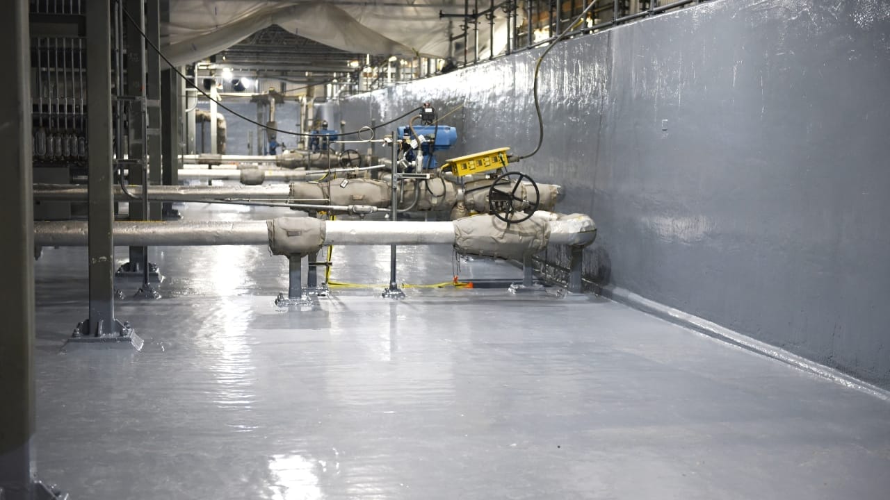 Choosing the Right Garage Floor Paint: 5 Best Options & What to Avoid 3 Choosing the Right Garage Floor Paint: 5 Best Options & What to Avoid - polyurea coating Polyaspartic Floor Coating wc