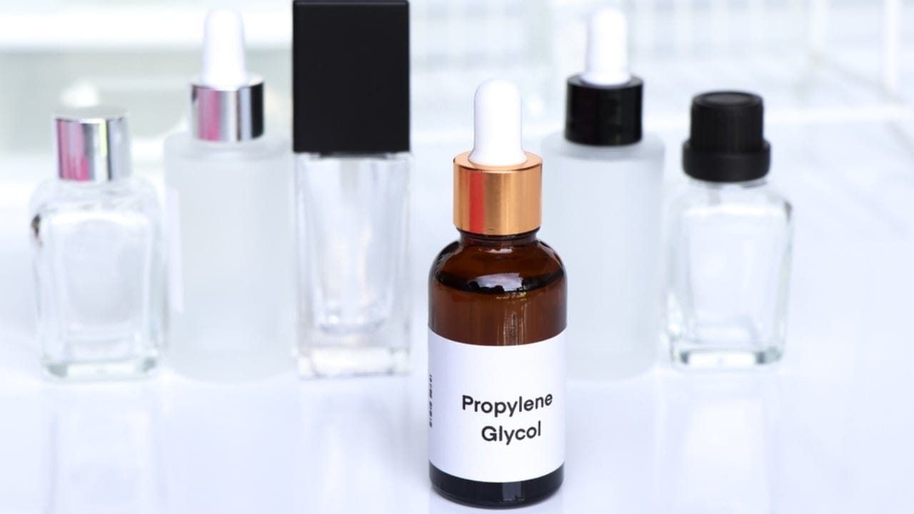 11 Common Shampoo Ingredients Linked to Bald Spots & Thinning Hair 7 11 Common Shampoo Ingredients Linked to Bald Spots & Thinning Hair - propylene glycol ss2224087637