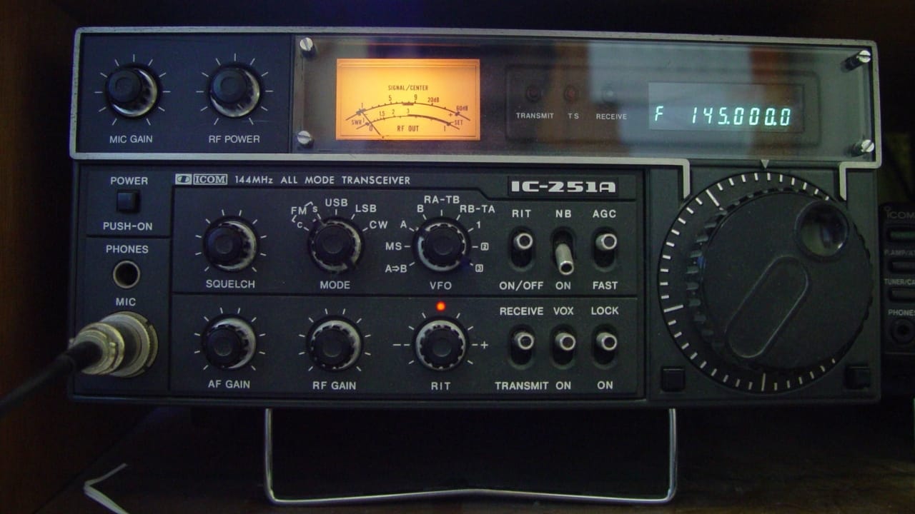 7 Off-Grid Internet Solutions for Staying Connected Anywhere 7 7 Off-Grid Internet Solutions for Staying Connected Anywhere - radio transceiver wc