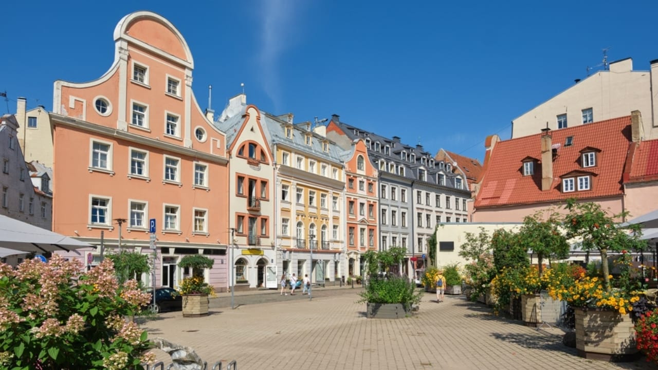 15 Walkable Cities Where Pedestrians Reign Supreme 3 15 Walkable Cities Where Pedestrians Reign Supreme - riga latvia ss2499323313
