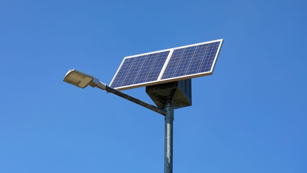 Old Glory in the Spotlight: 6 Tips for Illuminating Your Flagpole According to U.S. Guidelines - solar power light dp564676084