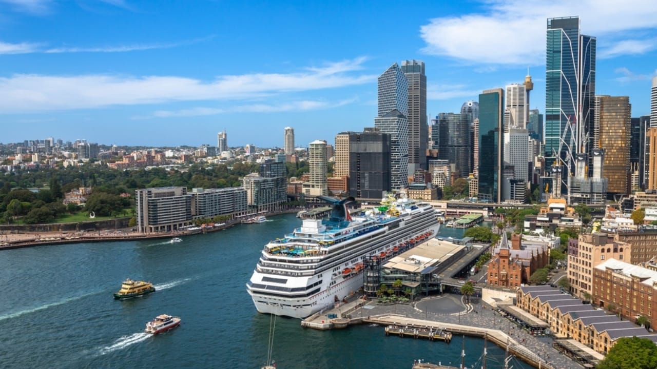 15 Walkable Cities Where Pedestrians Reign Supreme 8 15 Walkable Cities Where Pedestrians Reign Supreme - sydney australia ss2464422443