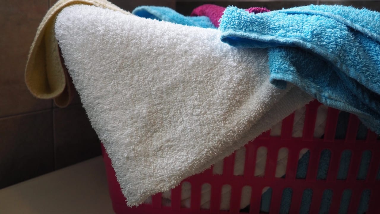 Millennial Minimalism: 15 Things to Let Go of in Your 30s 4 Millennial Minimalism: 15 Things to Let Go of in Your 30s - towels dp645696280