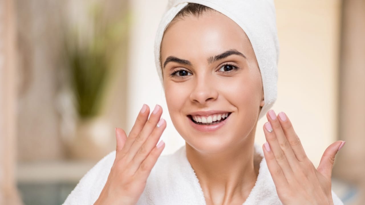 10 Health Benefits of Drinking Ginger Water Every Morning 9 10 Health Benefits of Drinking Ginger Water Every Morning - woman with healthy skin dp163790732