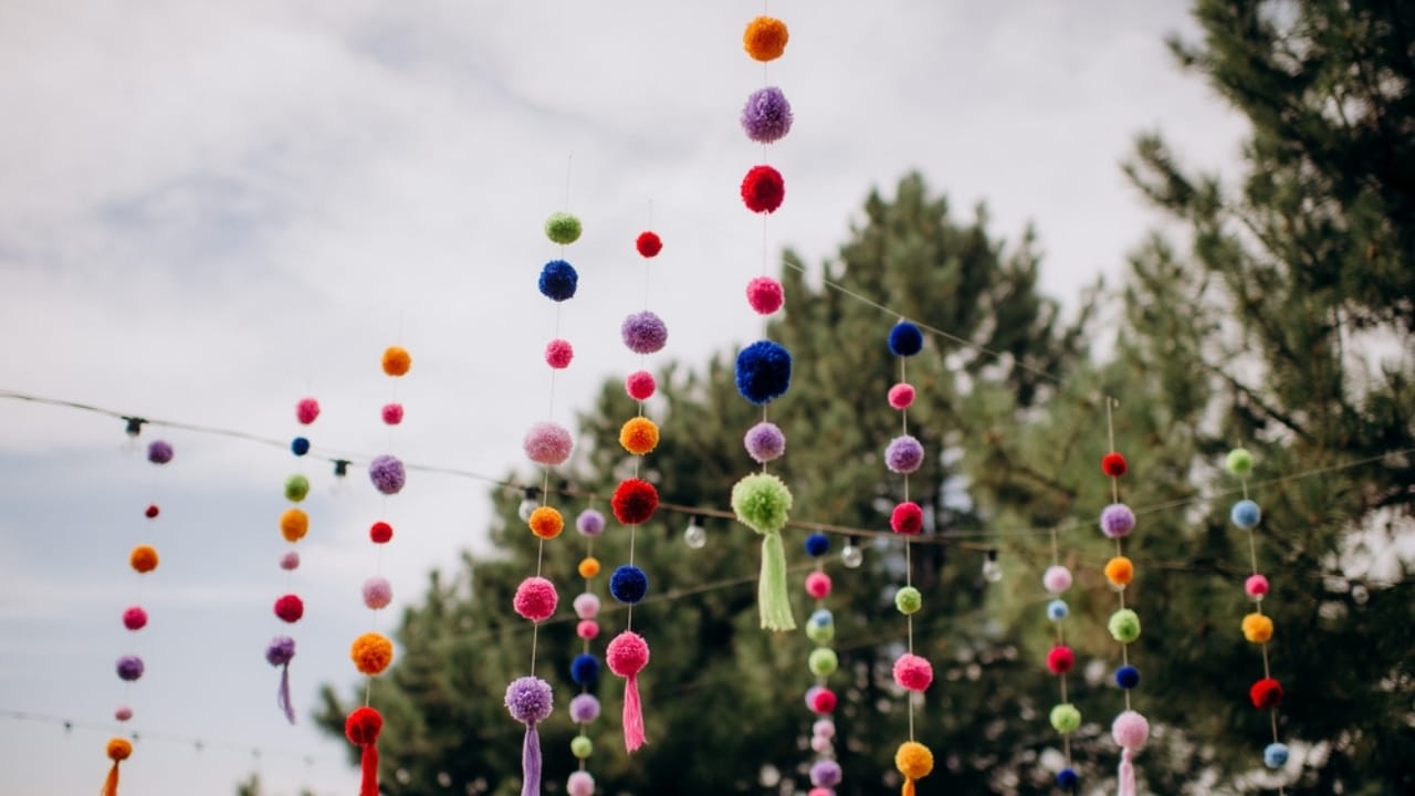 Don’t Toss That Yarn: 15 Creative Uses for Your Leftover Scraps 15 Don’t Toss That Yarn: 15 Creative Uses for Your Leftover Scraps - yarn ornament ss2433248863