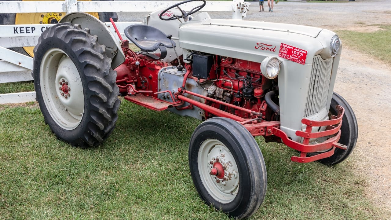 Ford Tractors Quietly Transformed American Farming 4 Ford Tractors Quietly Transformed American Farming - 1953 Ford NAA Golden Jubilee tractor wc