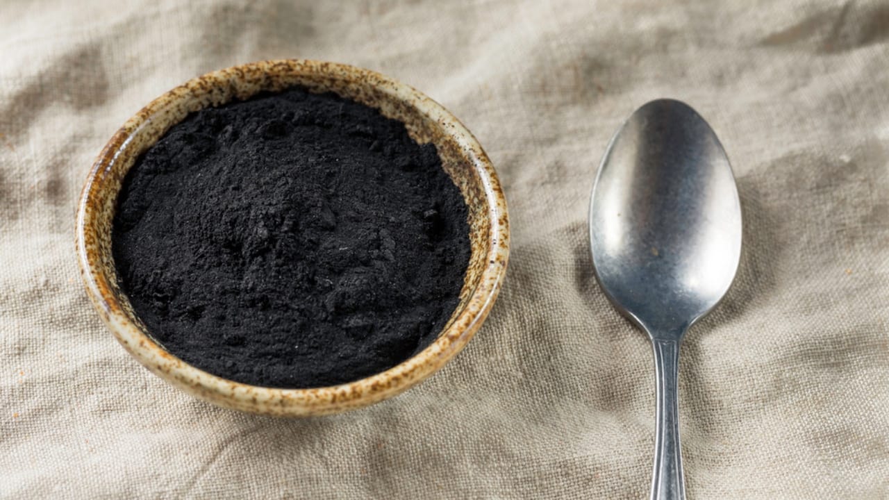 Say Goodbye to Bad Smells with These 15 Natural Hacks 9 Say Goodbye to Bad Smells with These 15 Natural Hacks - Activated Charcoal dp231870802 dnoh