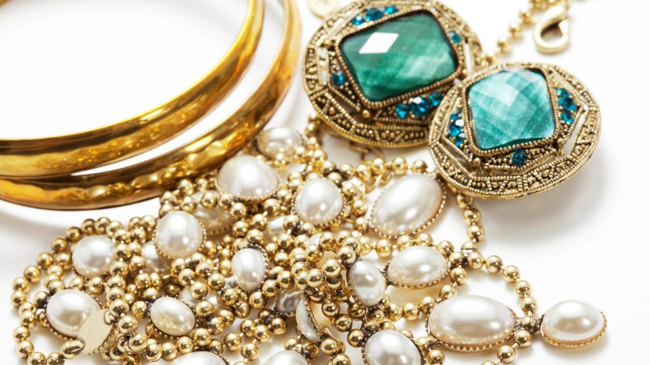 Don’t Toss These 16 Things When Decluttering—You Might Regret It Later 8 Don’t Toss These 16 Things When Decluttering—You Might Regret It Later - Antique Jewelry dp6363244 dnoh