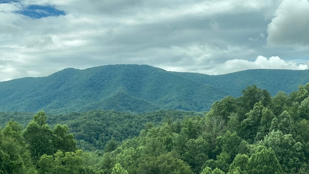 Where to Go When It All Falls Apart: 10 U.S. Safe Zones 7 Where to Go When It All Falls Apart: 10 U.S. Safe Zones - Appalachian Mountains wc