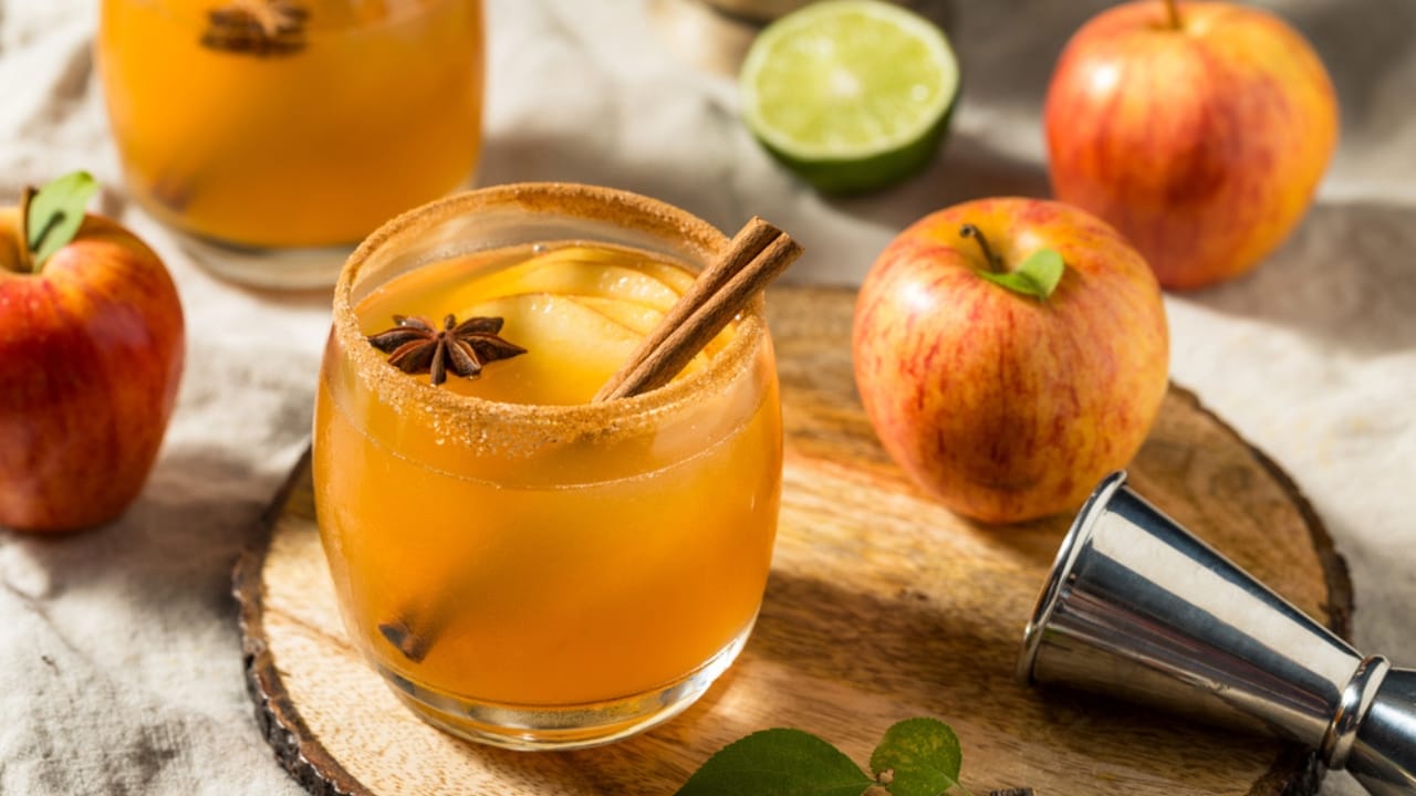 20 Fun & Tasty Christmas Mocktails to Try 14 20 Fun & Tasty Christmas Mocktails to Try - Apple Moscow Mule Mocktail dp677771876 dnoh