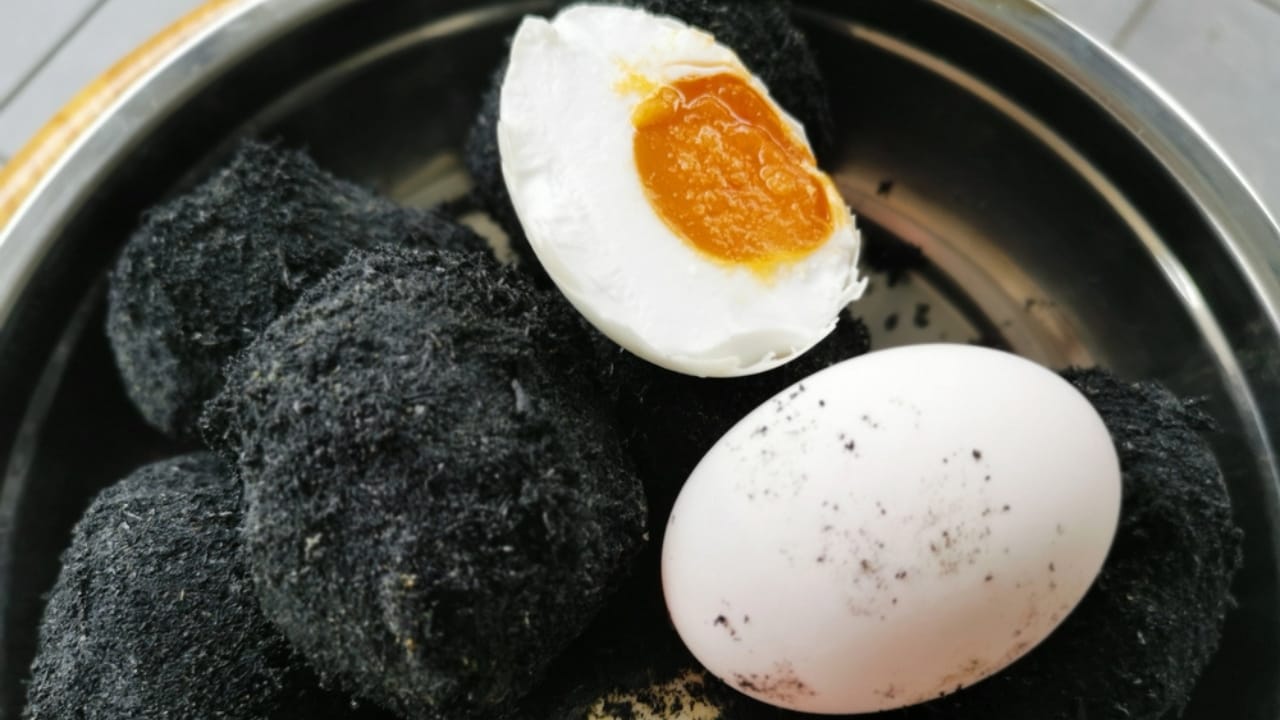 22 Egg Storage Hacks That Actually Work - Ashes or charcoal salted duck eggs dp308285470 dnoh