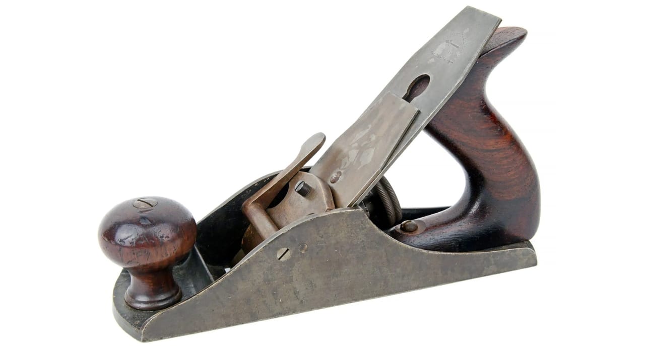 15 Antique Woodworking Tools That Could Be Worth a Fortune 12 15 Antique Woodworking Tools That Could Be Worth a Fortune - Bailey Vertical Post Smooth Plane