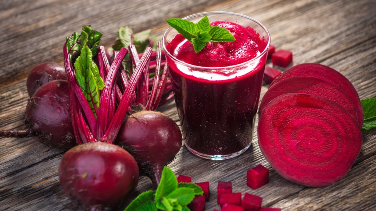 Beetroot Ranked Among Top Antioxidant Vegetables: Here’s Why 7 Beetroot Ranked Among Top Antioxidant Vegetables: Here’s Why - Beetroot juice dp51157065 dnoh