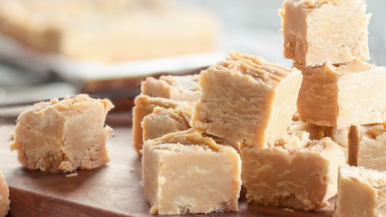 20 Homemade Holiday Candies That Will Sweeten Your Season 8 20 Homemade Holiday Candies That Will Sweeten Your Season - Butterscotch Squares dp309596748 dnoh