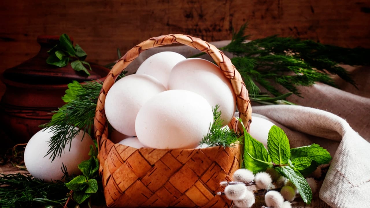 22 Egg Storage Hacks That Actually Work - Chicken eggs in a wicker basket dp107391152 dnoh