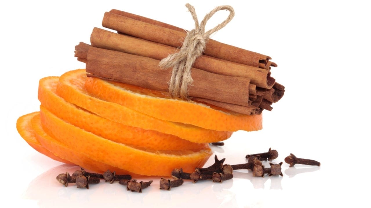 Say Goodbye to Bad Smells with These 15 Natural Hacks 3 Say Goodbye to Bad Smells with These 15 Natural Hacks - Cinnamon Orange and Cloves dp1989894 dnoh