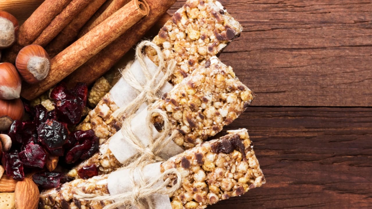 10 No-Bake Granola Bar Recipes to Fit Any Craving 6 10 No-Bake Granola Bar Recipes to Fit Any Craving - Cinnamon Raisin granola bar dp175681818 dnoh