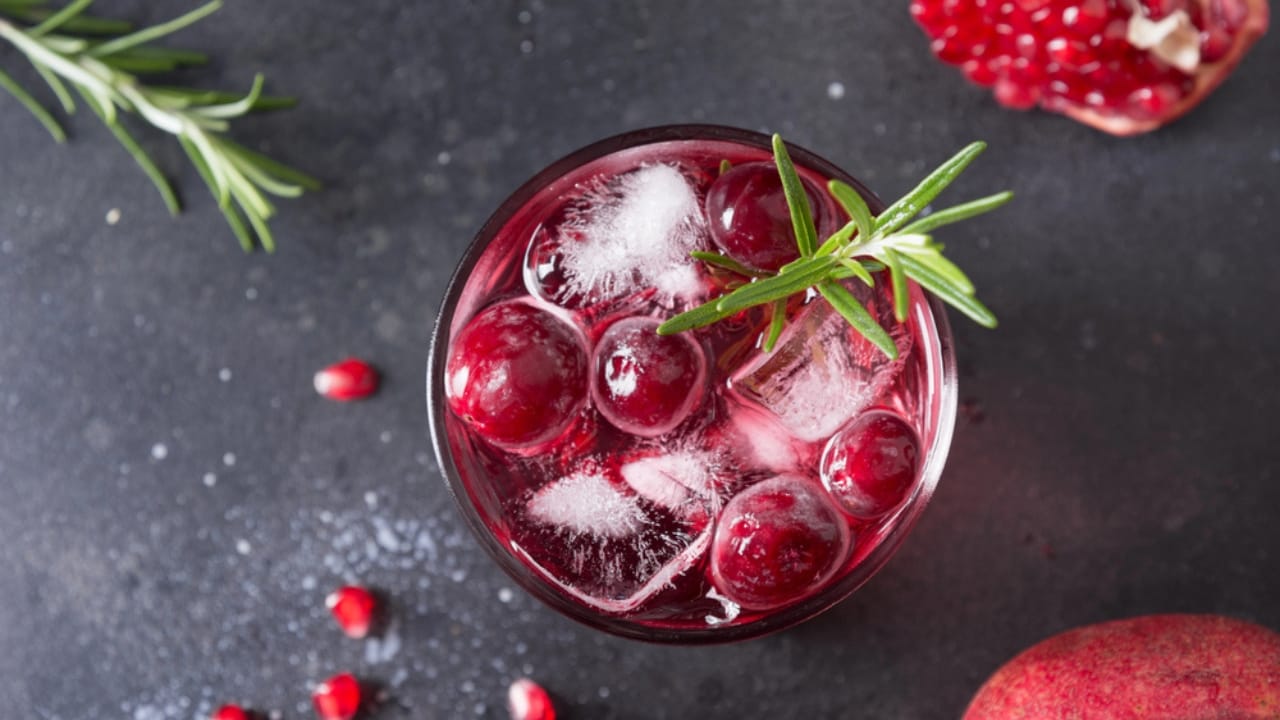 20 Fun & Tasty Christmas Mocktails to Try 7 20 Fun & Tasty Christmas Mocktails to Try - Cranberry Pomegranate Holiday Mocktail dp322931020 dnoh