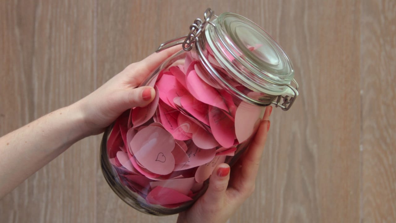 25 Creative DIY Gifts for a Memorable Holiday Season - DIY Memory Jar dp136640820 dnoh