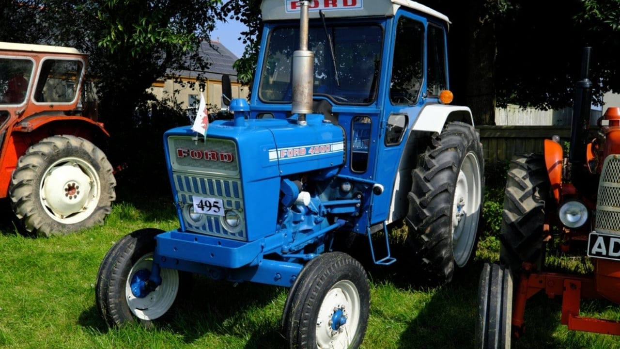 Ford Tractors Quietly Transformed American Farming 5 Ford Tractors Quietly Transformed American Farming - Ford 4000 tractor ss2535566825 dpdgm